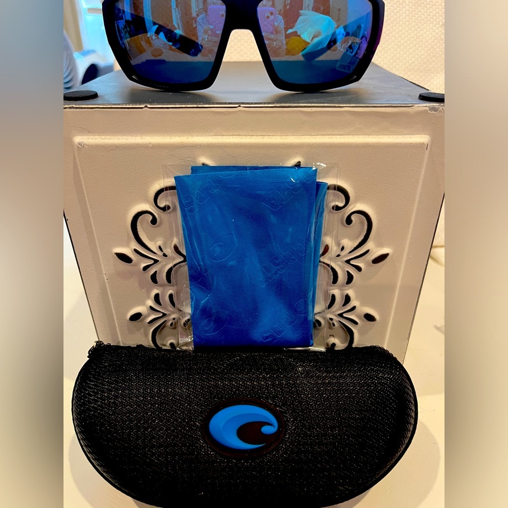 Costa Del Mar Sunnies! Polarized. Tuna Alley is the Style🕶️☀️